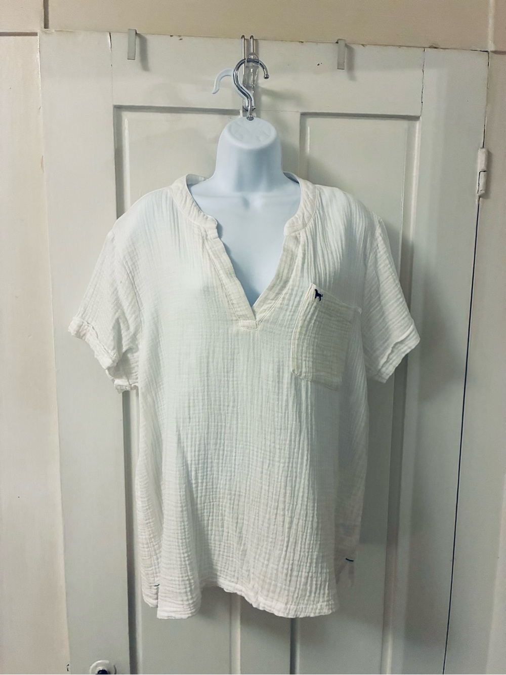 Black Dog Lightweight White Cotton Gauze V-Neck Pocket Top